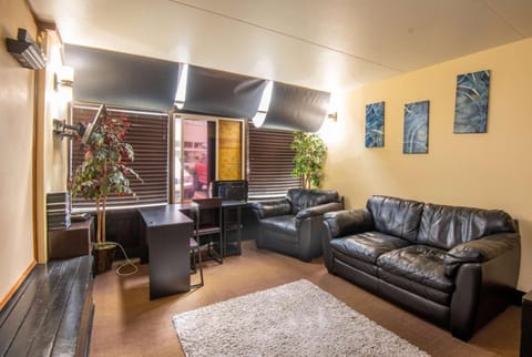 Shared lounge/TV area