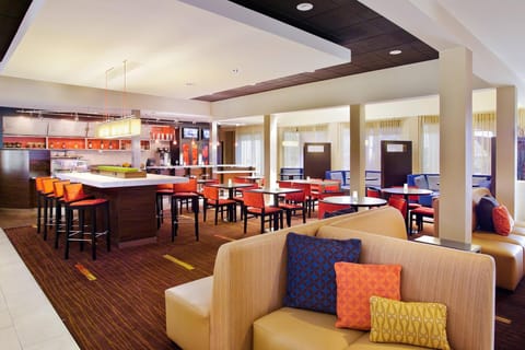 Courtyard by Marriott Fresno Hotel in Fresno