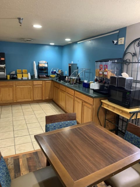 Days Inn by Wyndham Custer Hotel in Custer