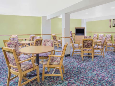 Days Inn by Wyndham Custer Hotel in Custer