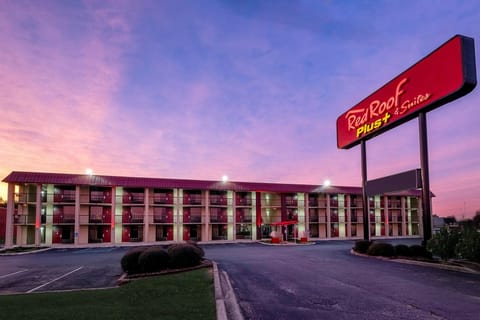 Red Roof PLUS+ Huntsville - Madison Hotel in Madison
