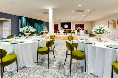 Sonesta Select San Francisco Airport Oyster Point Waterfront Hotel in South San Francisco