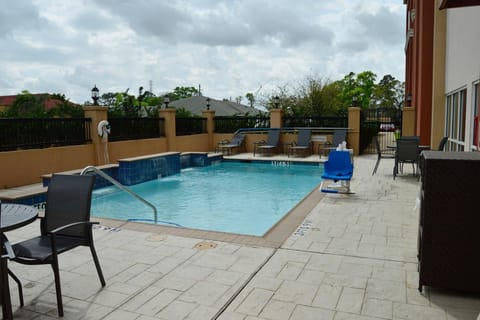 Swimming pool [outdoor]