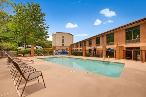 Clarion Pointe Atlanta Airport College Park Hotel in College Park