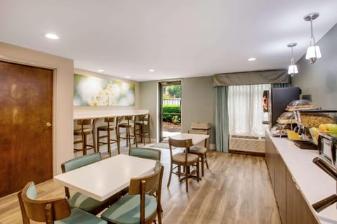 Clarion Pointe Atlanta Airport College Park Hotel in College Park