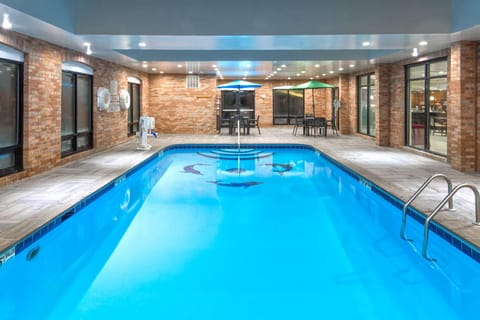 Comfort Inn & Suites Columbus North Hotel in Columbus