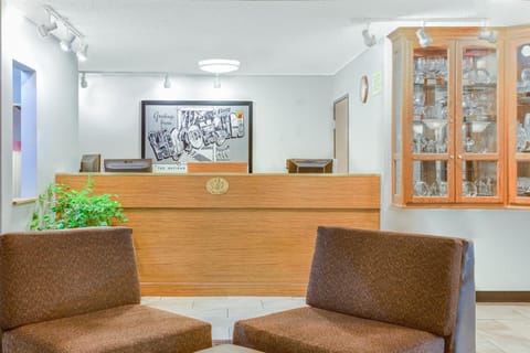 Super 8 By Wyndham Green Bay Near Stadium Hotel in Ashwaubenon