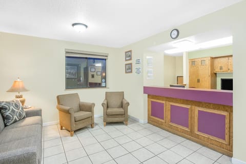 Super 8 By Wyndham Roanoke Va Hotel in Roanoke