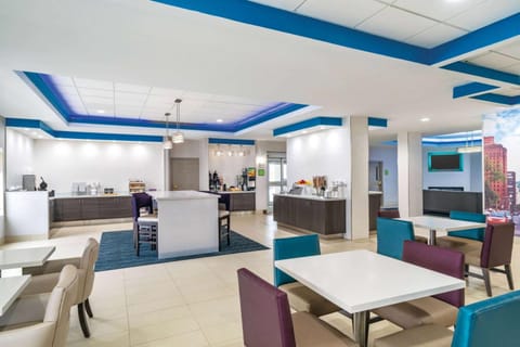 La Quinta Inn & Suites by Wyndham Latham Albany Airport Hotel in Latham