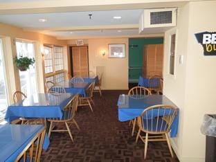 Travelodge by Wyndham South Burlington Hotel in Shelburne