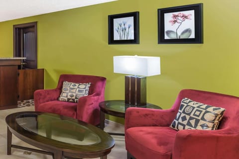 Travelodge by Wyndham Newport Hotel in Newport