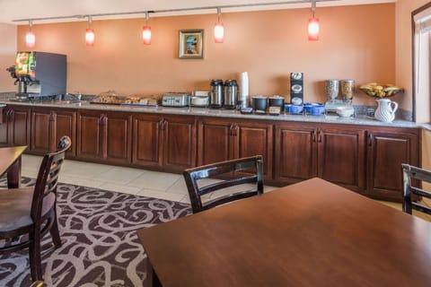 Travelodge by Wyndham Newport Hotel in Newport