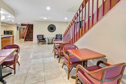 Super 8 by Wyndham Indianapolis/Emerson Ave Hotel in Perry Township