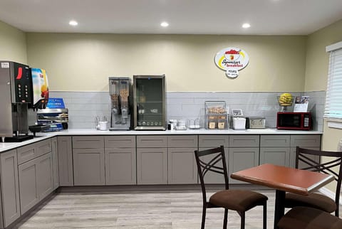 Super 8 by Wyndham Indianapolis/Emerson Ave Hotel in Perry Township