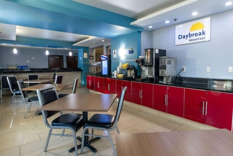 Days Inn & Suites by Wyndham Milwaukee Hotel in Milwaukee