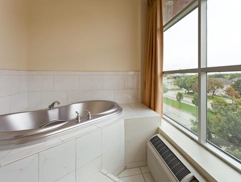 Days Inn & Suites by Wyndham Milwaukee Hotel in Milwaukee