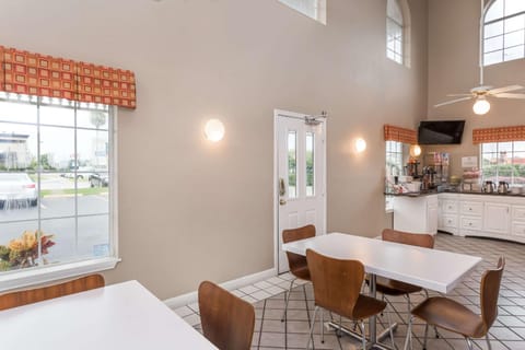 Super 8 By Wyndham Foley Hotel in Foley