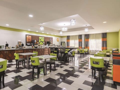 La Quinta Inn & Suites by Wyndham Prattville Hotel in Millbrook