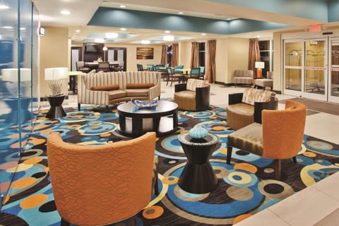 La Quinta Inn & Suites by Wyndham Oxford - Anniston Hotel in Anniston