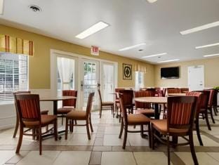 Howard Johnson by Wyndham Dalton Hotel in Dalton