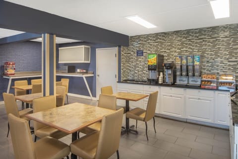 Travelodge by Wyndham Savannah Area/Richmond Hill Hotel in Richmond Hill