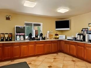 Super 8 By Wyndham Sheboygan Wi Hotel in Sheboygan