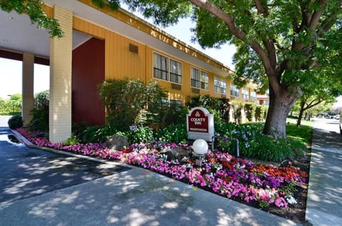 Days Inn & Suites by Wyndham Mountain View Hotel in Los Altos