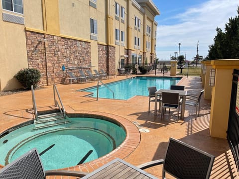 La Quinta Inn & Suites by Wyndham Elk City Hotel in Elk City