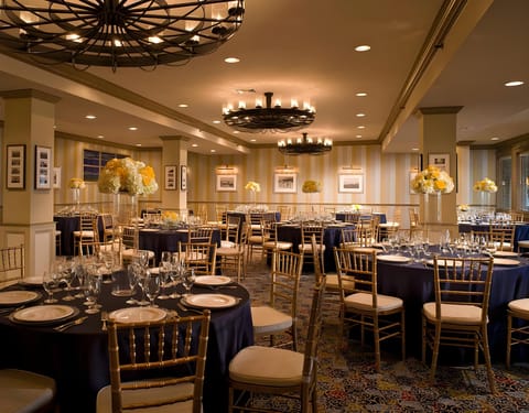 Newport Beach Hotel and  Suites Hotel in Newport