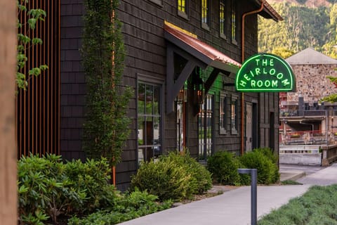 Historic Rocky Waters Inn, A Small Luxury Hotel Hotel in Gatlinburg