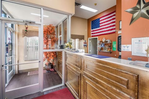 Econo Lodge Selmer Hotel in Tennessee