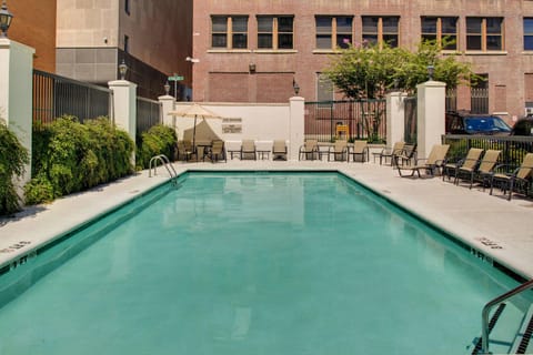 Swimming pool [outdoor]