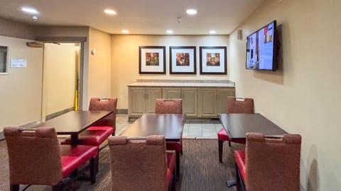 Studio 6 Suites Greenville, SC - Haywood Mall Hotel in Greenville