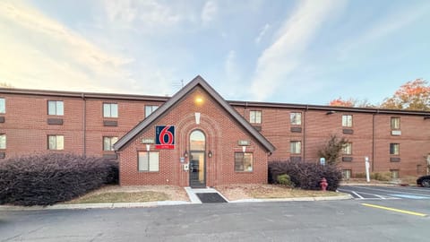 Studio 6 Suites Greenville, SC - Haywood Mall Hotel in Greenville