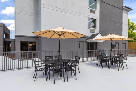 Wingate by Wyndham Augusta I-20 Hotel in Evans