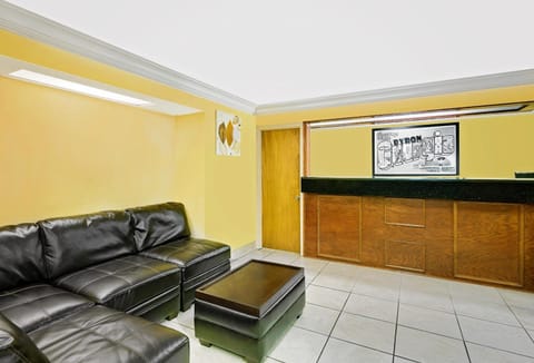 Super 8 By Wyndham Byron/South Macon Hotel in Warner Robins