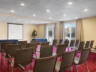 Meeting room(s)