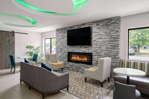 La Quinta Inn by Wyndham Indianapolis Airport Executive Dr Hotel in Indianapolis