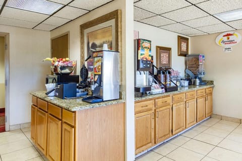 Super 8 By Wyndham Morristown/South Hotel in Morristown