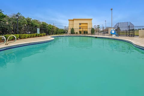 La Quinta Inn & Suites by Wyndham Baton Rouge Siegen Lane Hotel in Baton Rouge