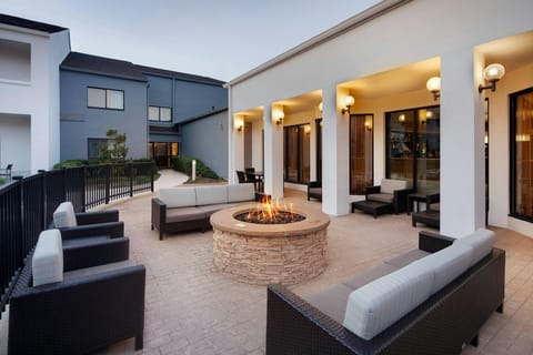 Courtyard by Marriott Dallas Addison/Midway Hotel in Addison