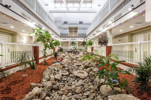 Days Inn by Wyndham Pentwater Hotel in Wisconsin