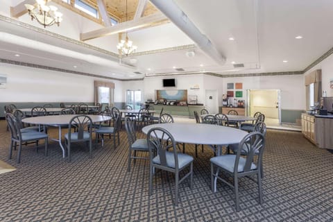 Days Inn by Wyndham Pentwater Hotel in Wisconsin