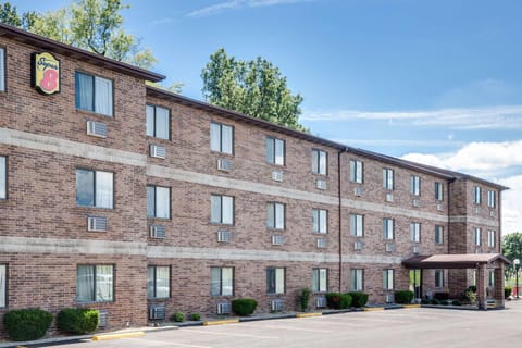 Super 8 By Wyndham Kennett Hotel in Tennessee