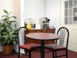 Super 8 By Wyndham Manning Hotel in Lake Marion