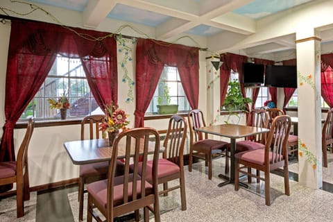 Super 8 By Wyndham La Marque Tx/Texas City Area Hotel in La Marque