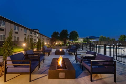 La Quinta Inn & Suites by Wyndham Joplin Hotel in Joplin