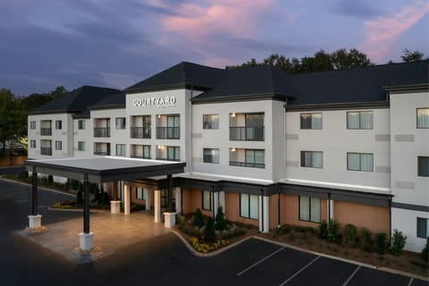 Courtyard by Marriott Dothan Hotel in Dothan