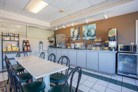 Days Inn by Wyndham Forsyth Hotel in Forsyth