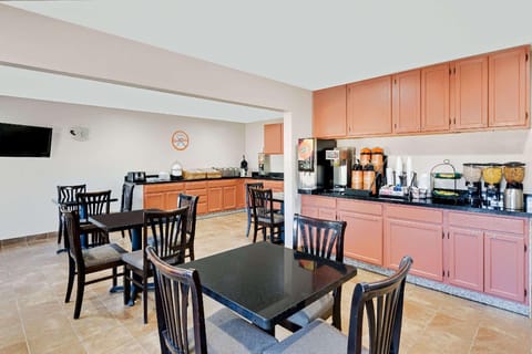 Howard Johnson by Wyndham Waterloo/Cedar Falls Hotel in Waterloo